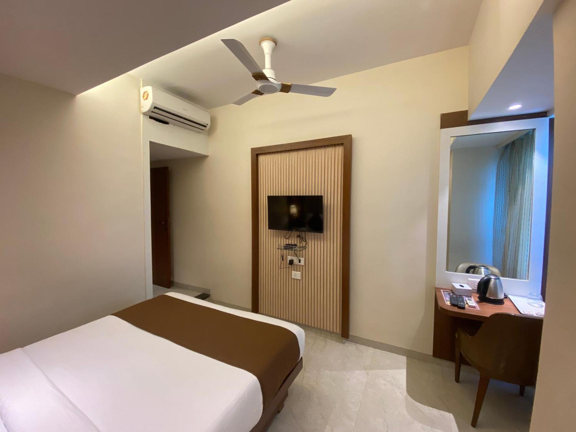 Hotel Czar Inn - Vashi Navi Mumbai Esterno foto