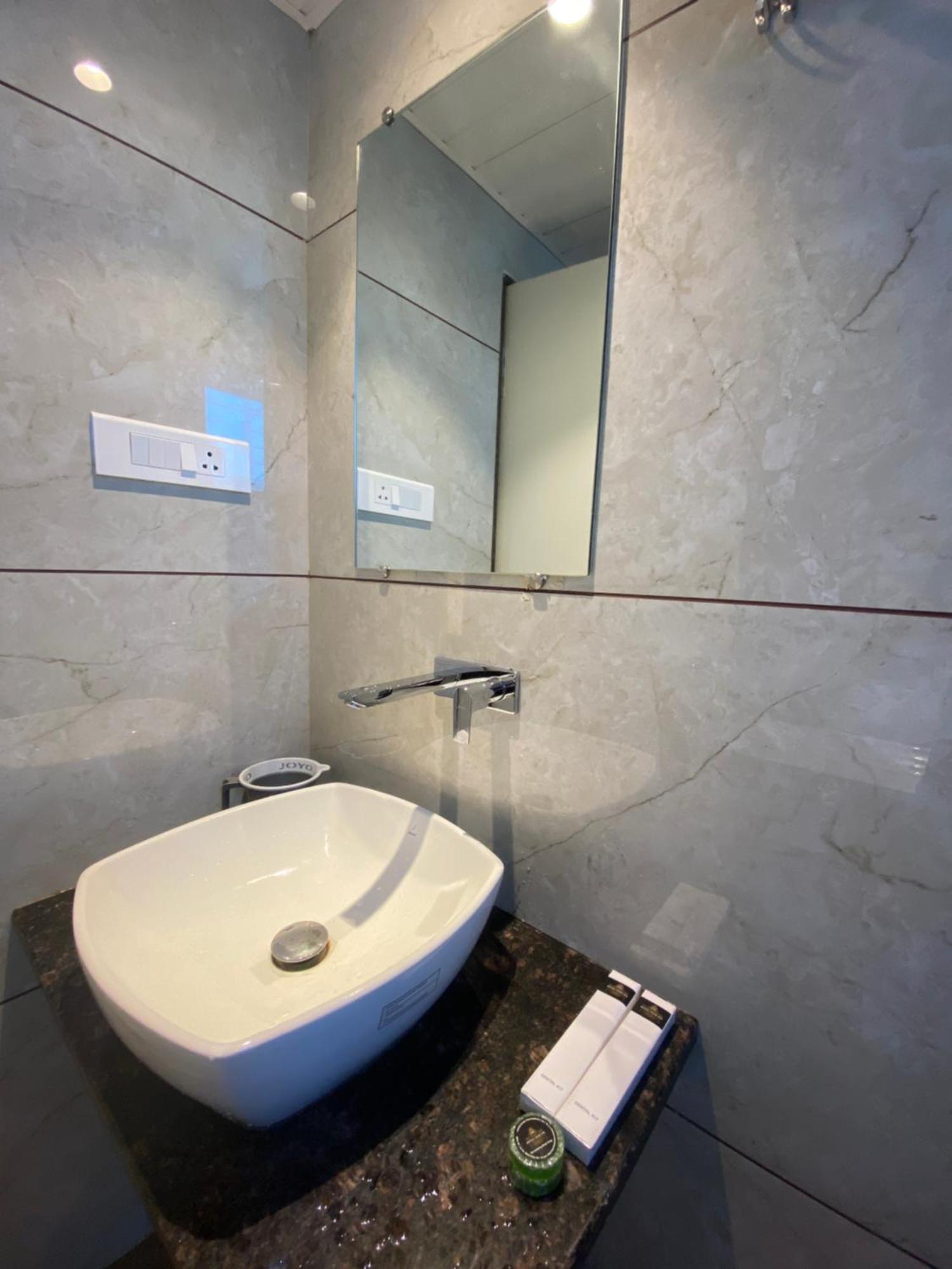 Hotel Czar Inn - Vashi Navi Mumbai Esterno foto