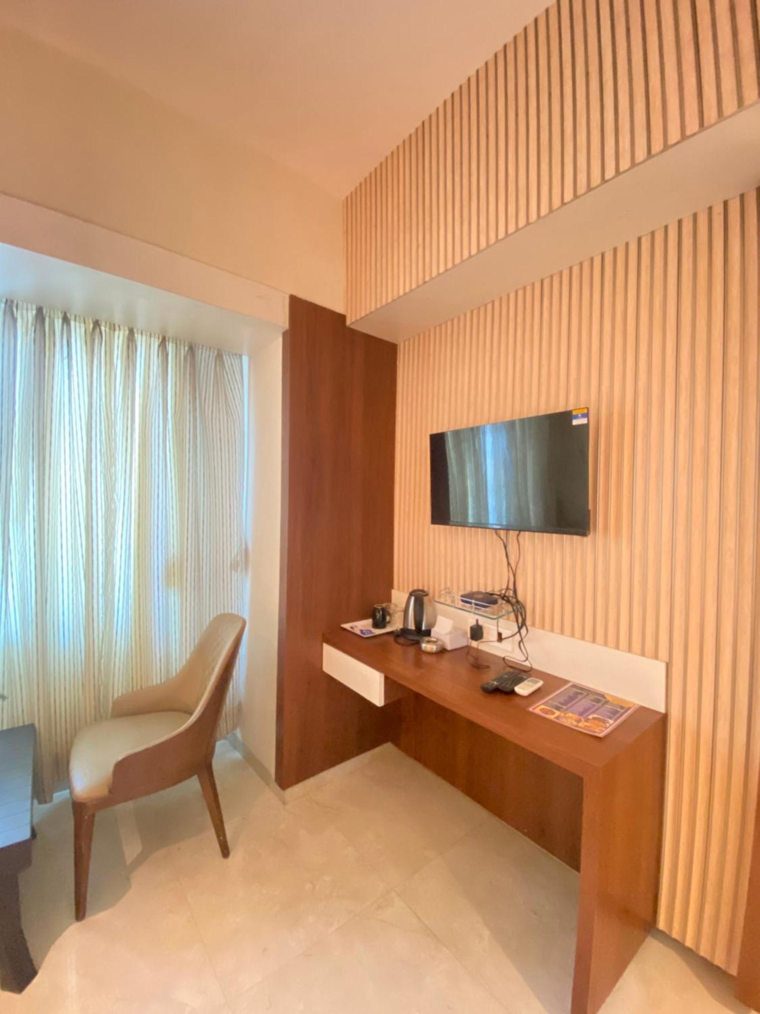 Hotel Czar Inn - Vashi Navi Mumbai Esterno foto