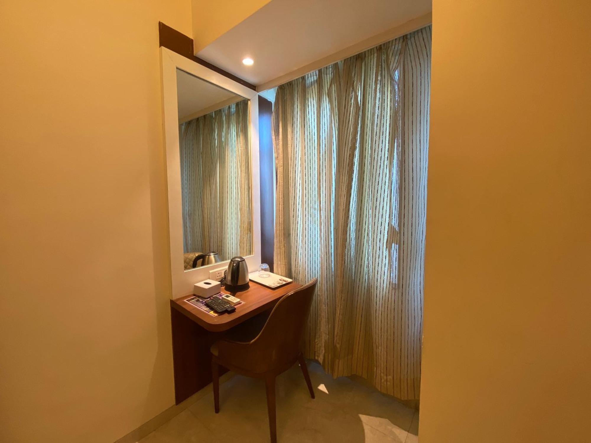 Hotel Czar Inn - Vashi Navi Mumbai Esterno foto
