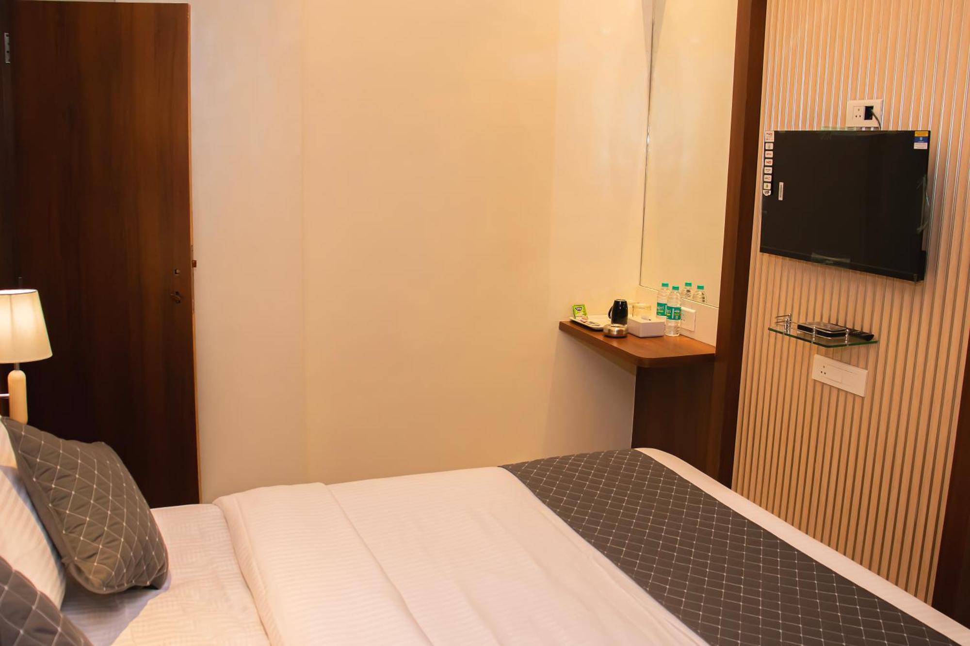 Hotel Czar Inn - Vashi Navi Mumbai Esterno foto